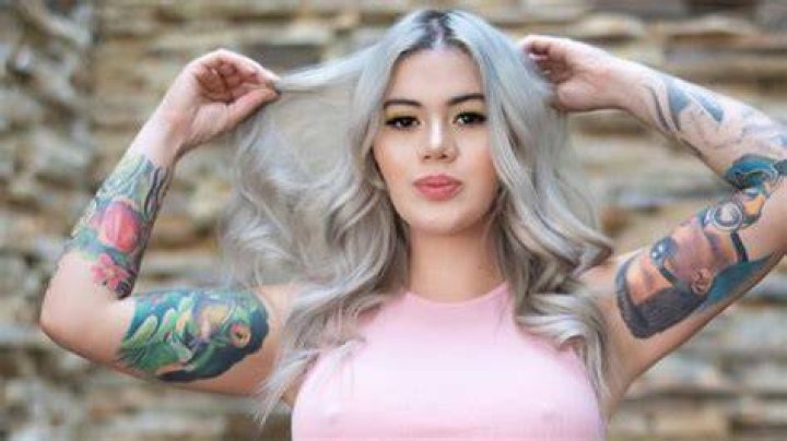 Cintia Cossio hermana de Yeferson Cossio posó ligerita de ropa Candela