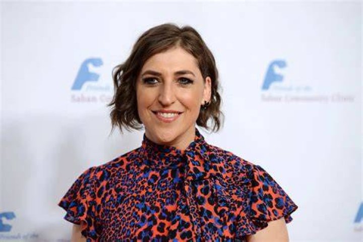 Mayim Bialik Bio, Net Worth, Boyfriend, Husband, Family, Nationality