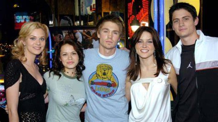 One Tree Hill Cast Reunites at Beloved Fan Convention E! Online