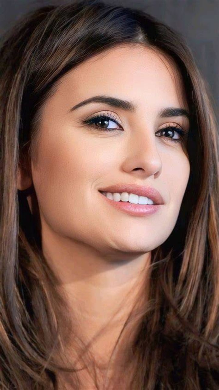 Pen&eacute;lope Cruz Eye Color, Net Worth, Age, Height & Biography